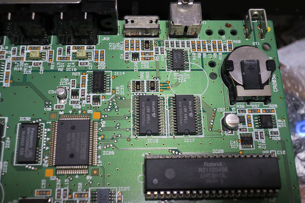 Image: Roland SC-88Pro 内蔵電池(CR2032)を交換する