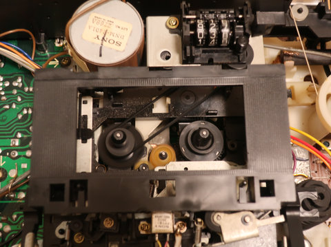 Image: ラジカセ『Sony ZILBA'P TV』整備 [4]低音ブーストと巻き戻しの不具合を修理