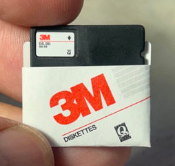 Image: ZURU Miniature 3M 5.25-inch floppy