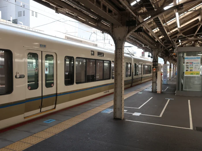 Image: JR西日本 221系