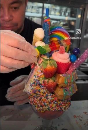 Image: カロリーもりもり極彩色パフェ [r/StupidFood]